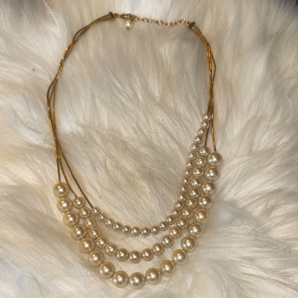 Elegant Gold and Cream Faux Pearl Necklace